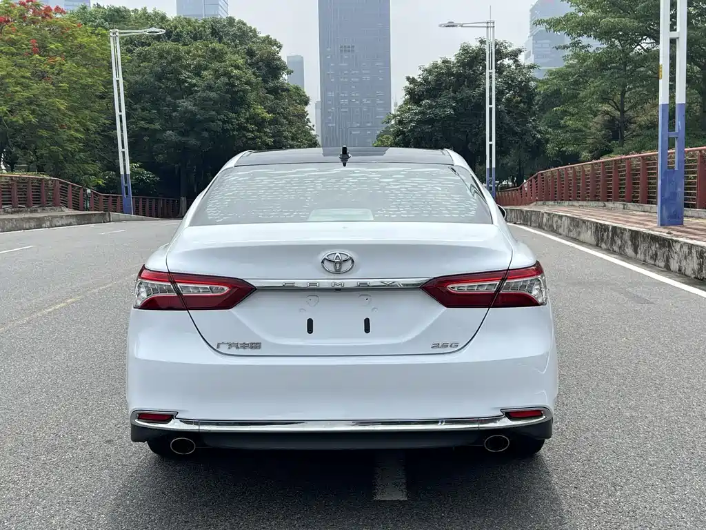 Toyota Camry 2023 — фото 20