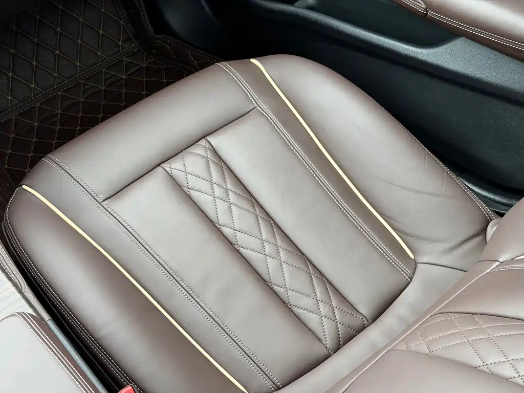 BMW 5 Series 2019 — фото 18