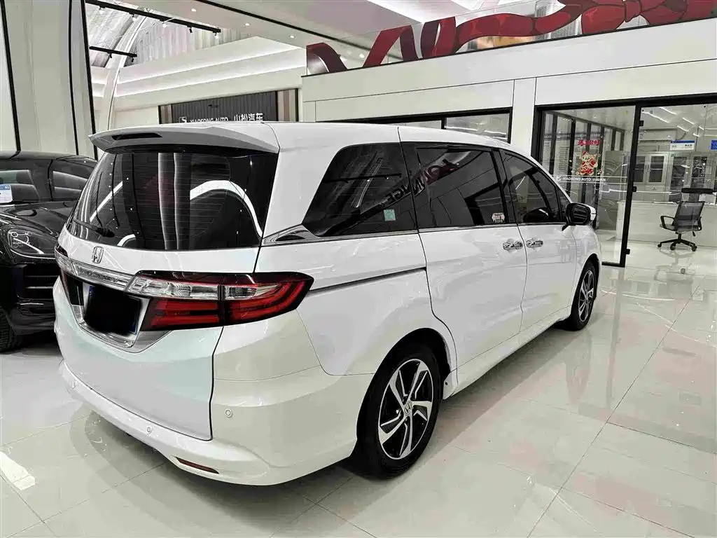 Honda Odyssey 2017 — фото 18
