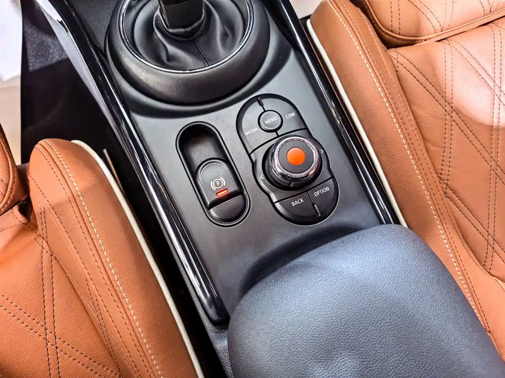 MINI Clubman 2020 — фото 12