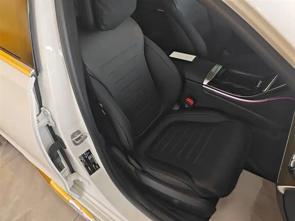 Mercedes-Benz C-Class 2025 — фото 25