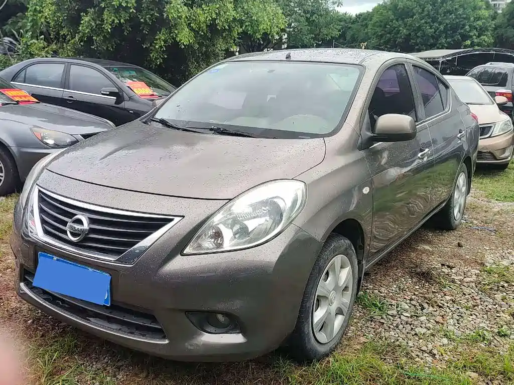 Nissan Sunny 2012