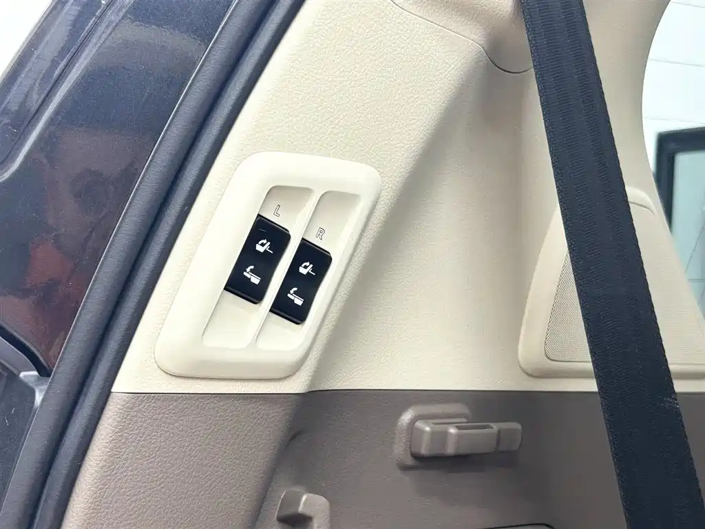 Lexus GX 2013 — фото 23