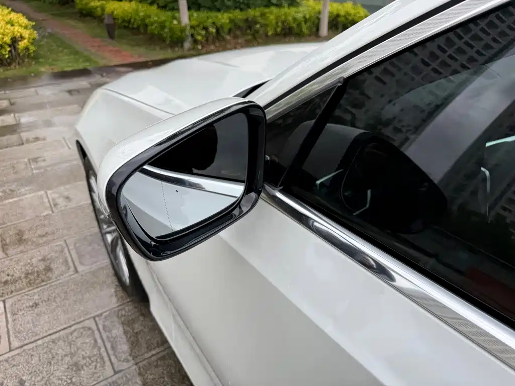BMW 3 Series 2019 — фото 16