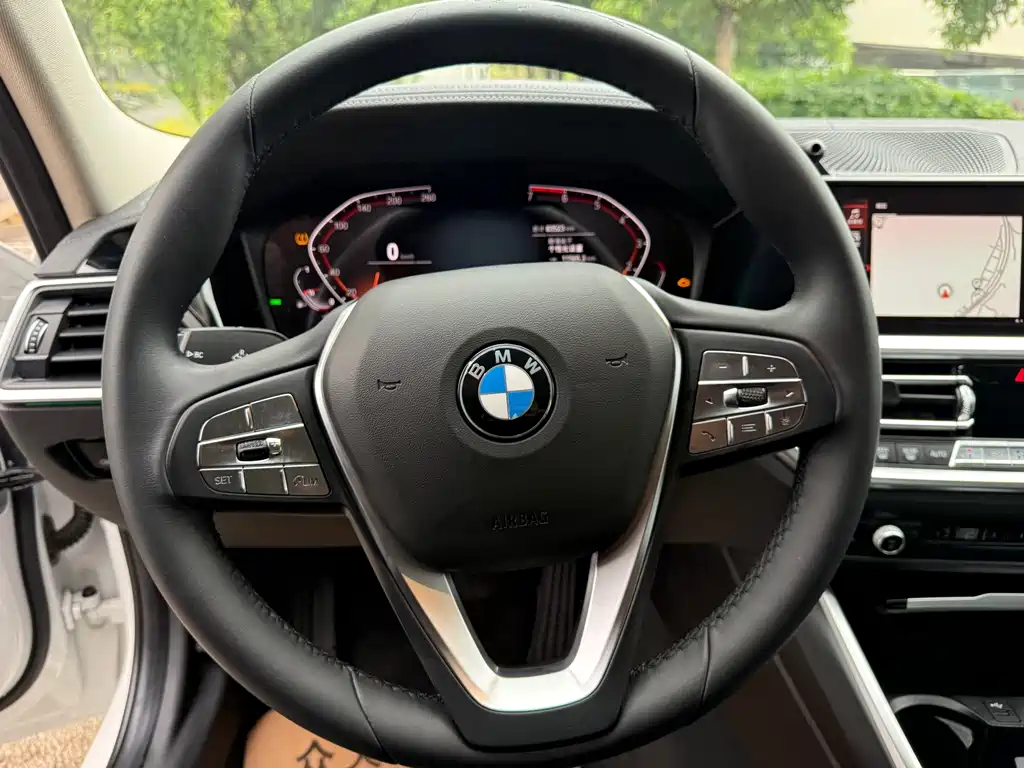 BMW 3 Series 2019 — фото 23