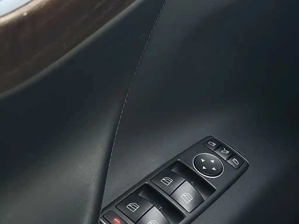 Tesla Model X 2020 — фото 12