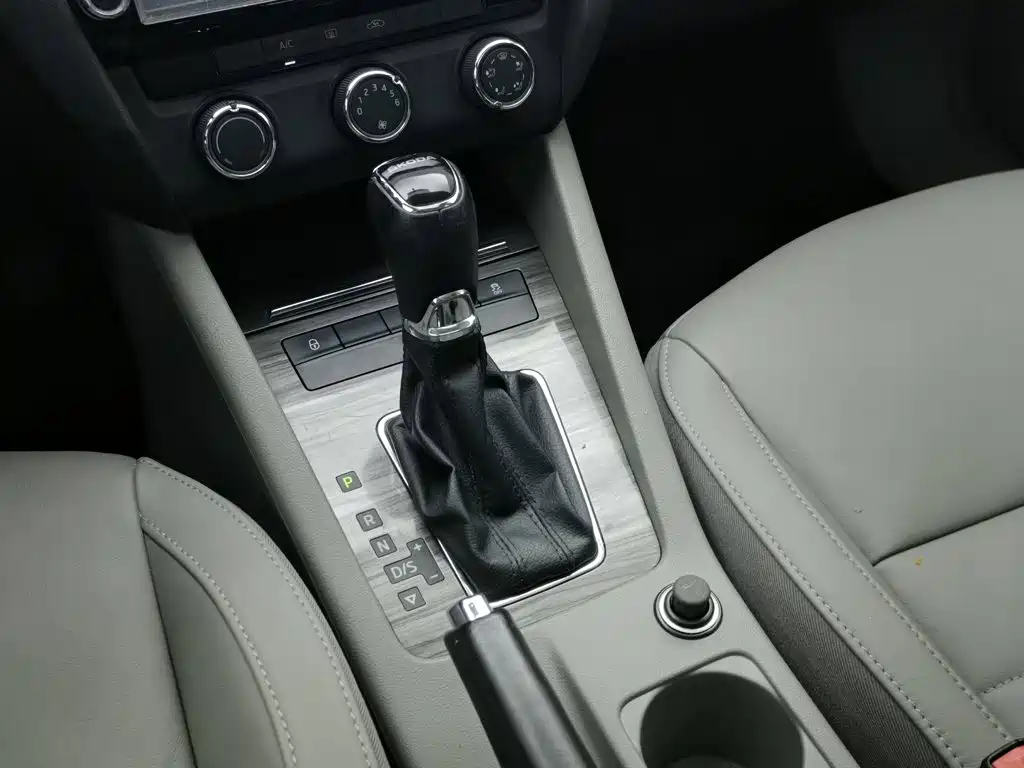 Skoda Octavia 2015 — фото 13