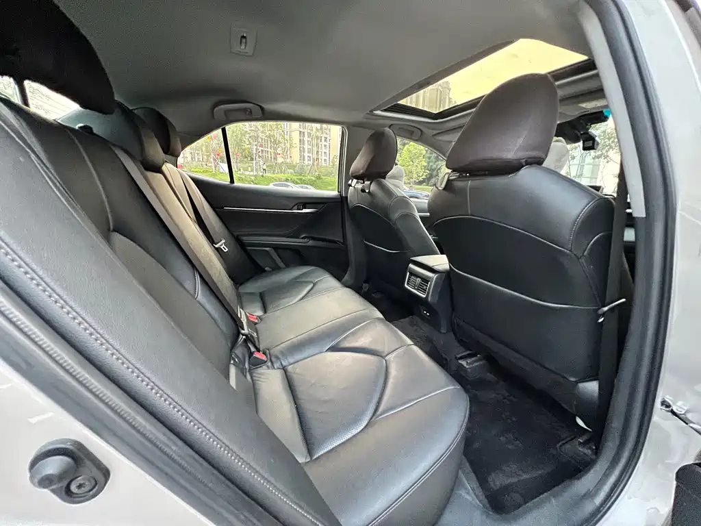 Toyota Camry 2021 — фото 10