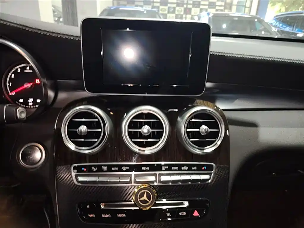 Mercedes-Benz GLC 2016 — фото 13