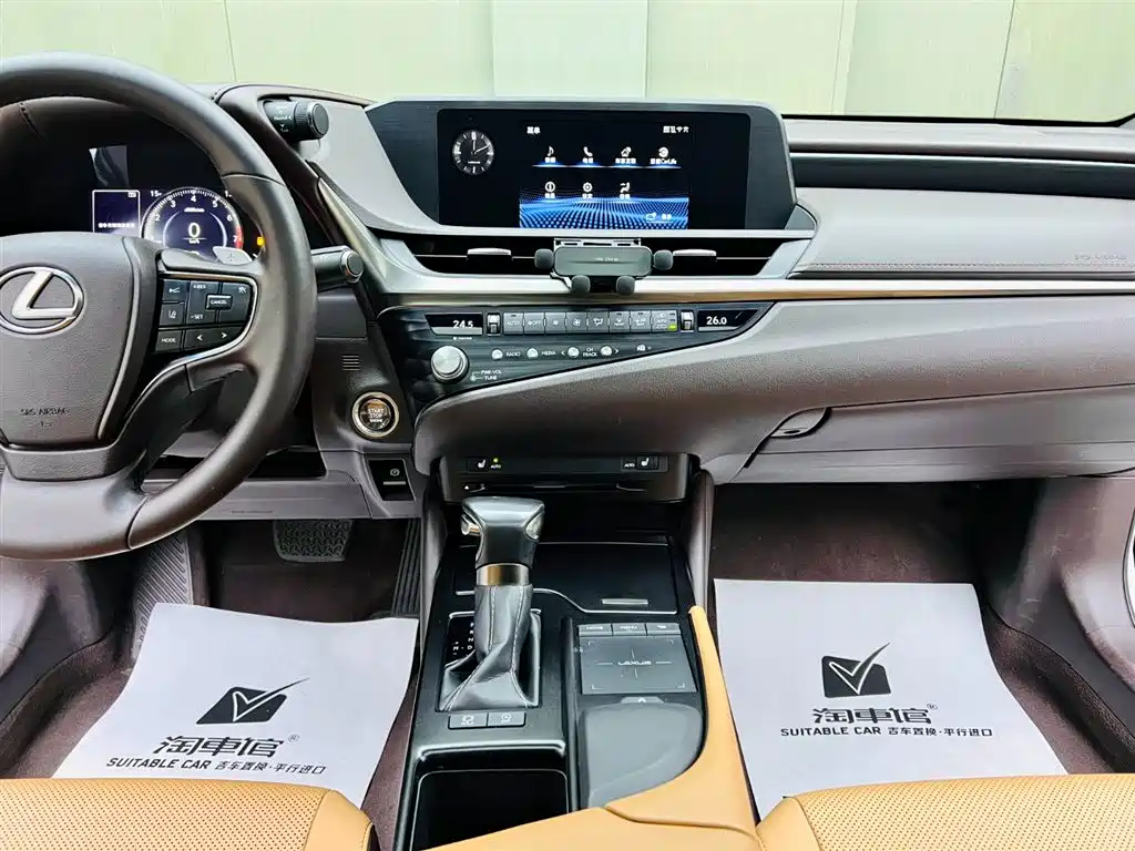 Lexus ES 2020 — фото 12