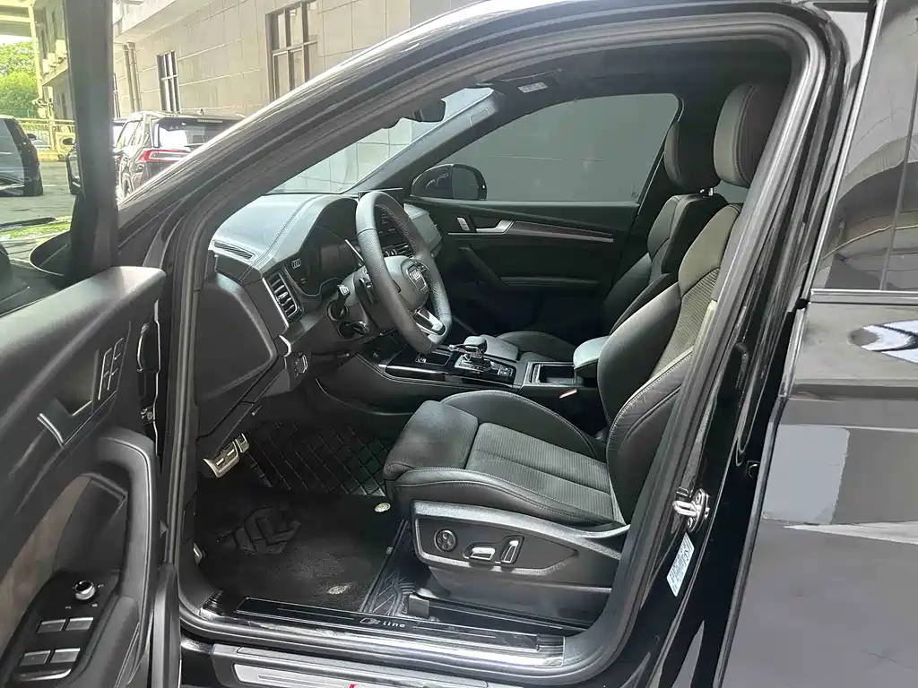 Audi Q5L Sportback 2024 — фото 14