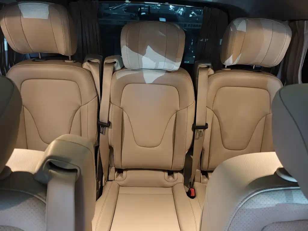 Mercedes-Benz V-Class 2022 — фото 10