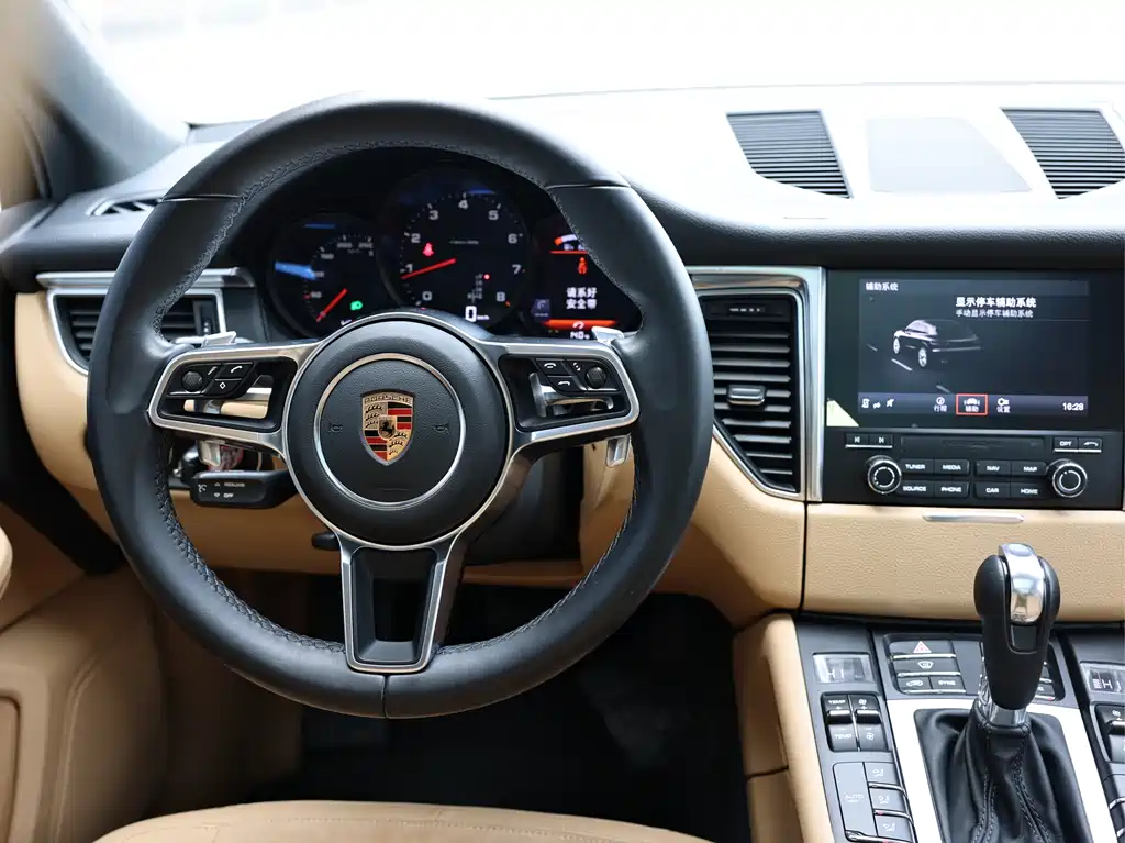 Porsche Macan 2018 — фото 16