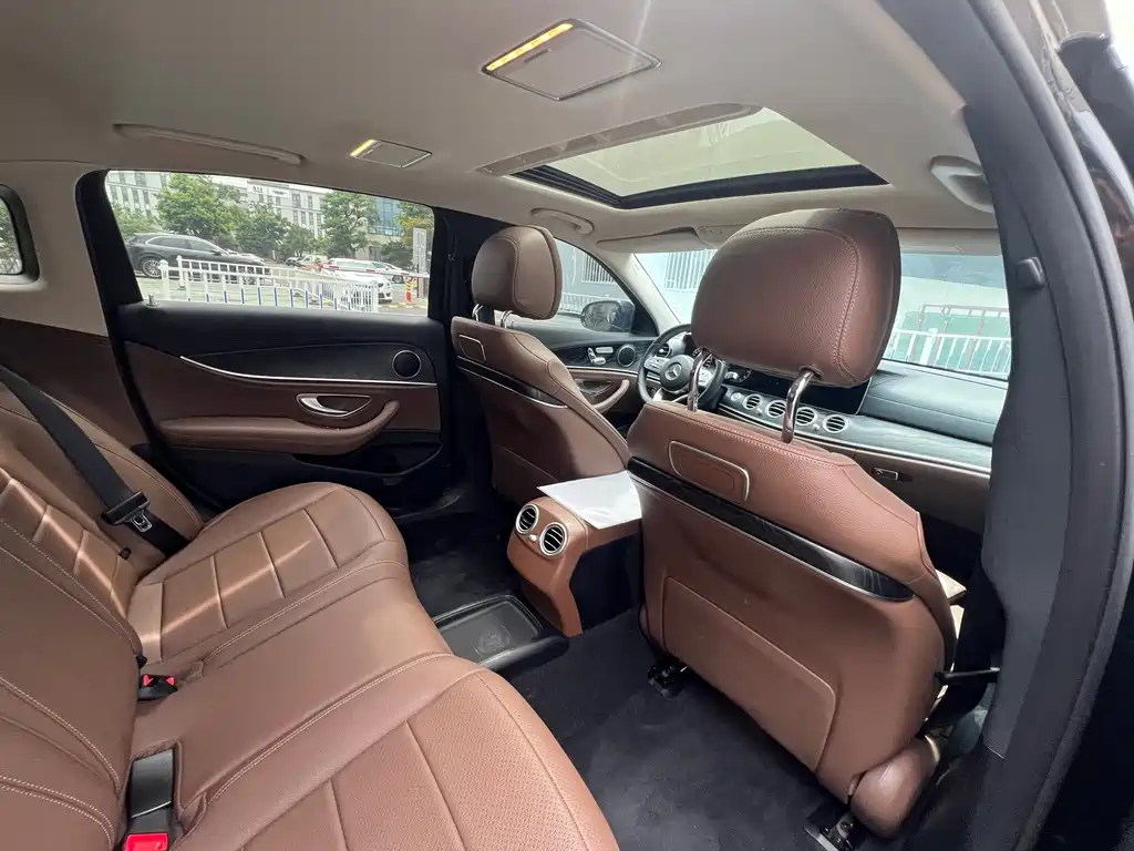 Mercedes-Benz E-Class 2019 — фото 8