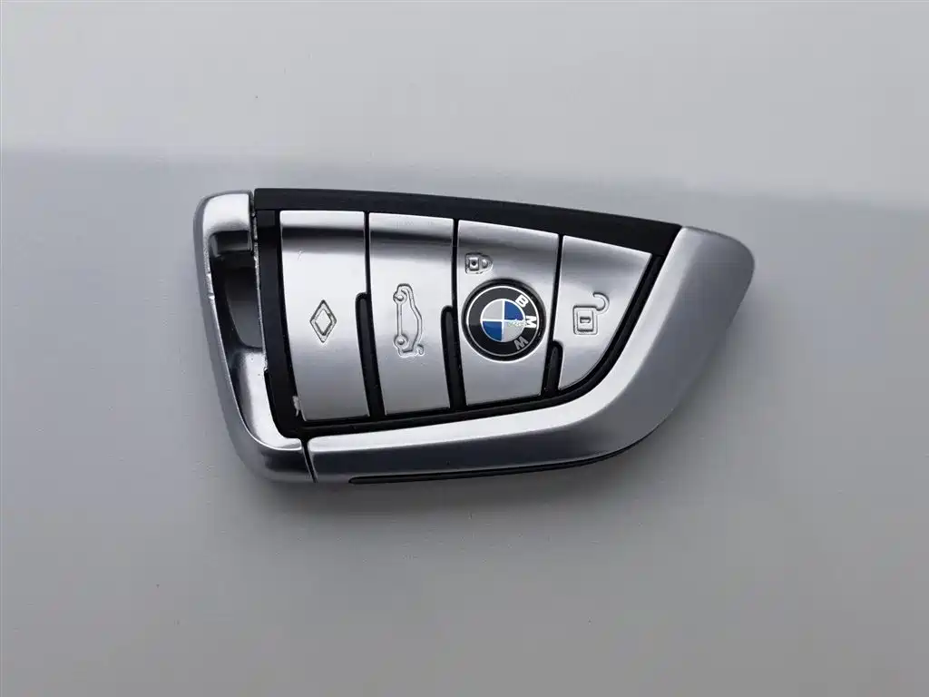 BMW 5 Series 2019 — фото 19