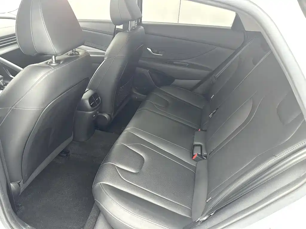 Hyundai Elantra 2022 — фото 13