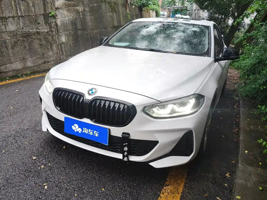 BMW 1 Series 2021 — фото 1