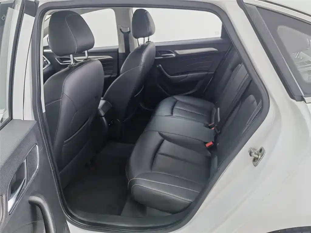 Roewe i6 Classic 2017 — фото 15