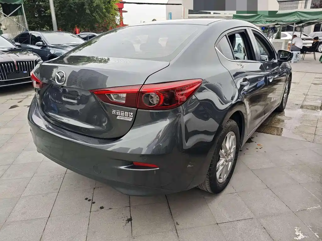Mazda 3 Axela 2018 — фото 15