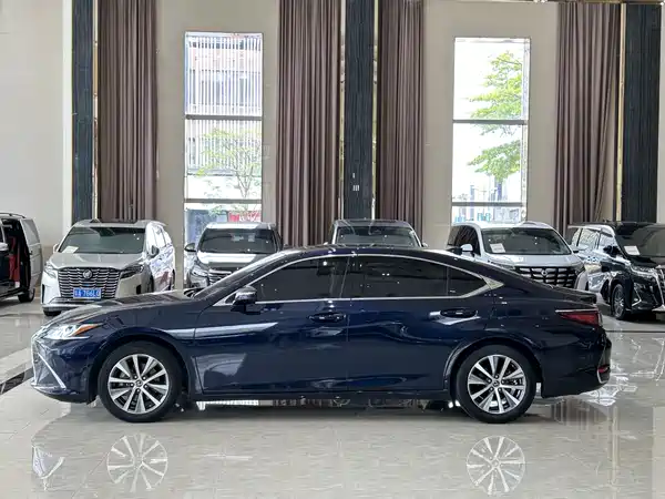 Lexus ES 2020
