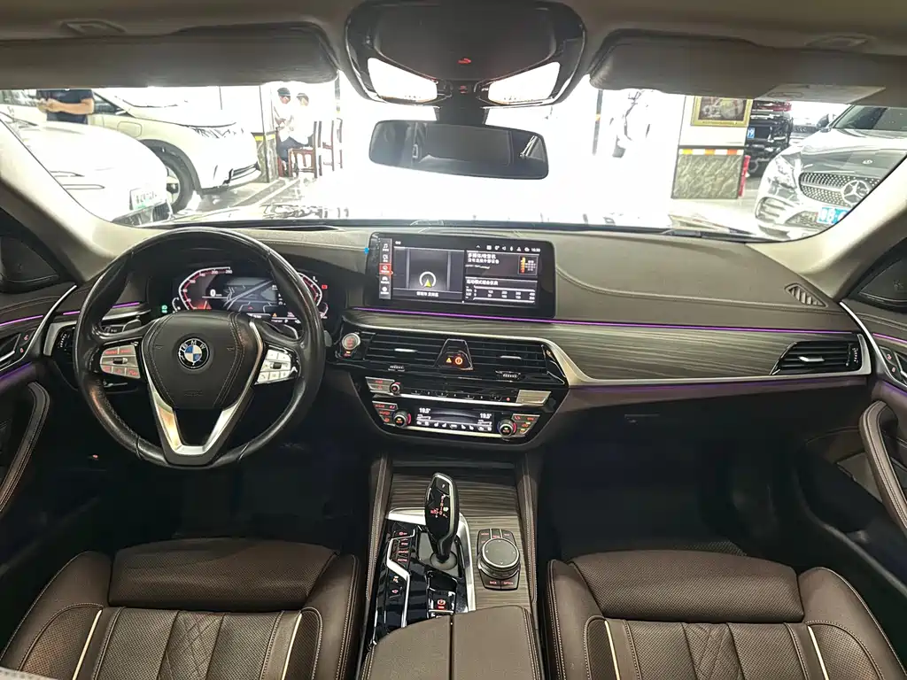 BMW 5 Series 2023 — фото 11