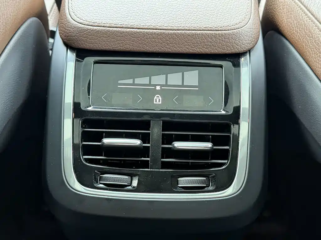 Volvo XC90 2022 — фото 19