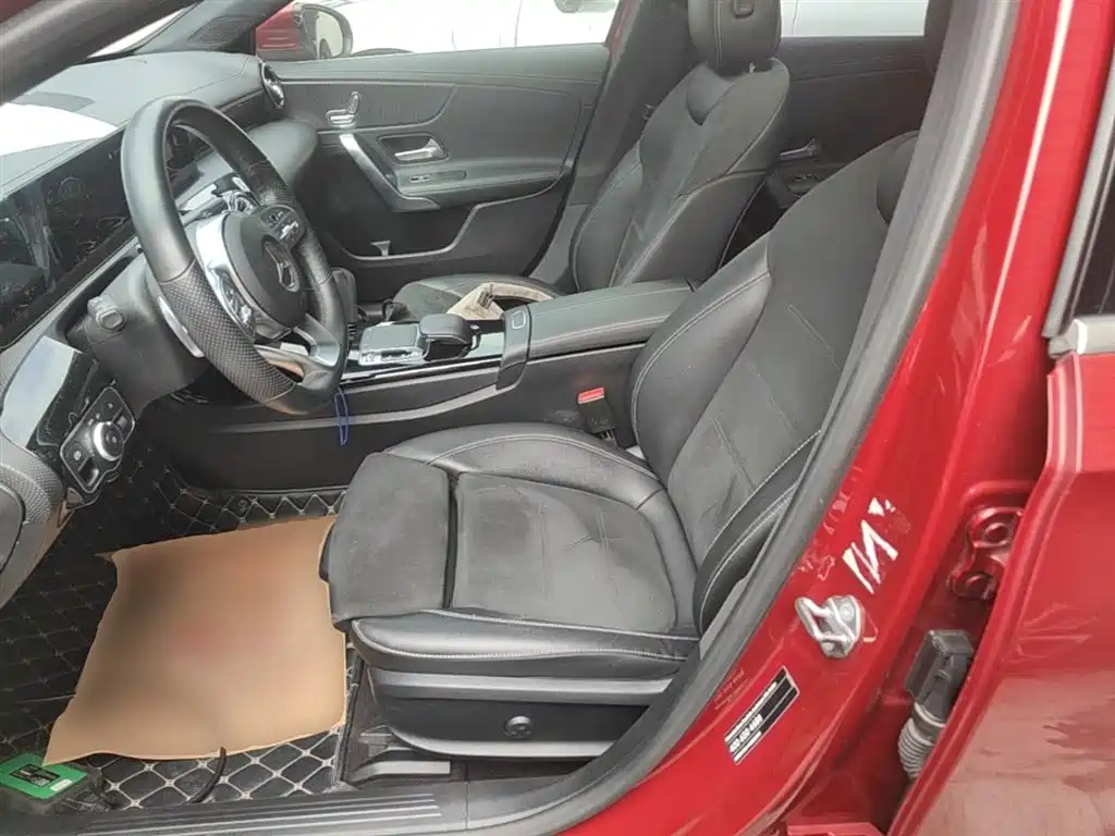 Mercedes-Benz A-Class 2019 — фото 15
