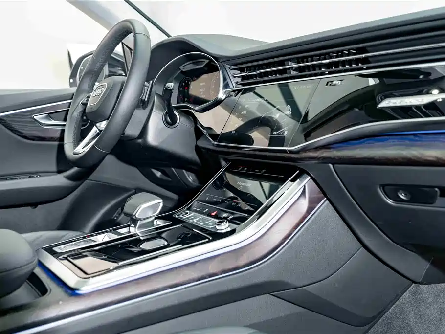 Audi Q8 2021 — фото 18