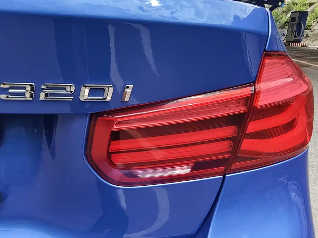 BMW 3 Series 2017 — фото 28