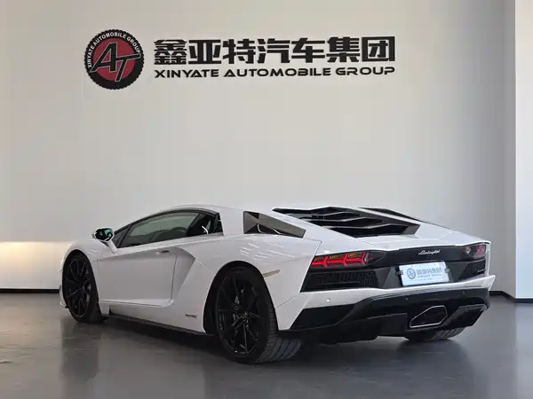 Lamborghini Aventador 2011