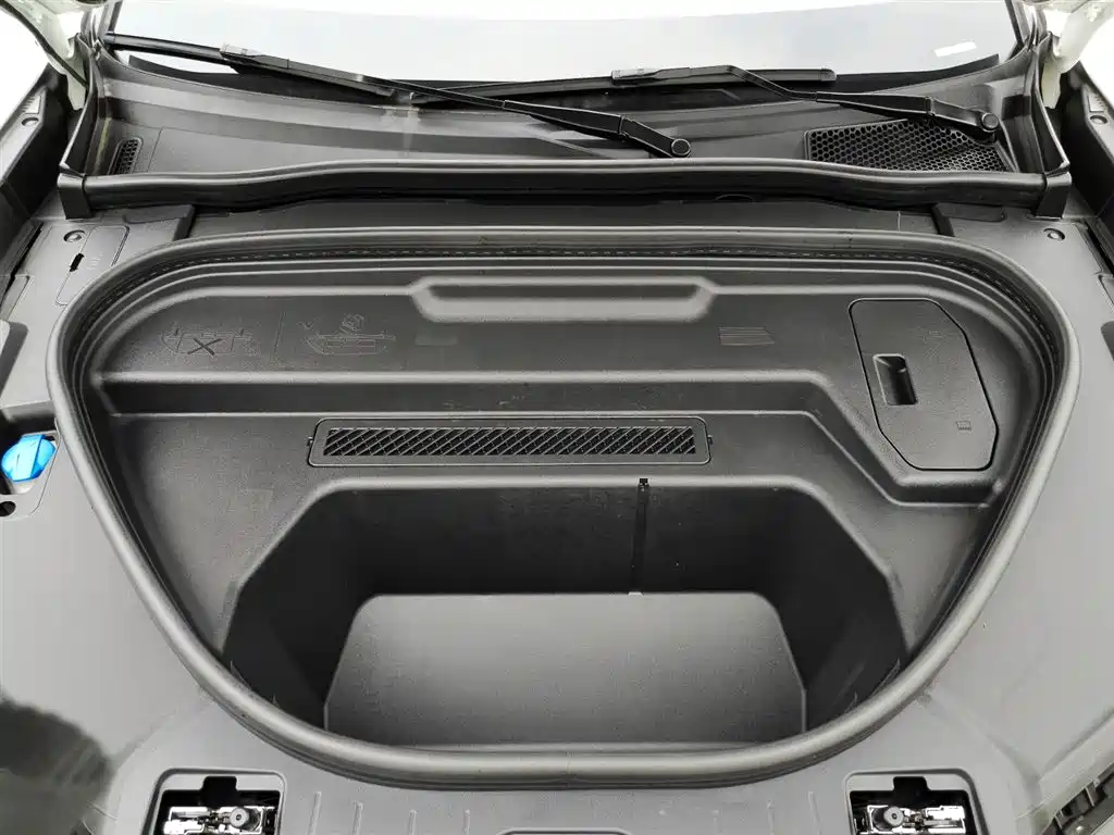 Audi Q6L e-tron 2025 — фото 32