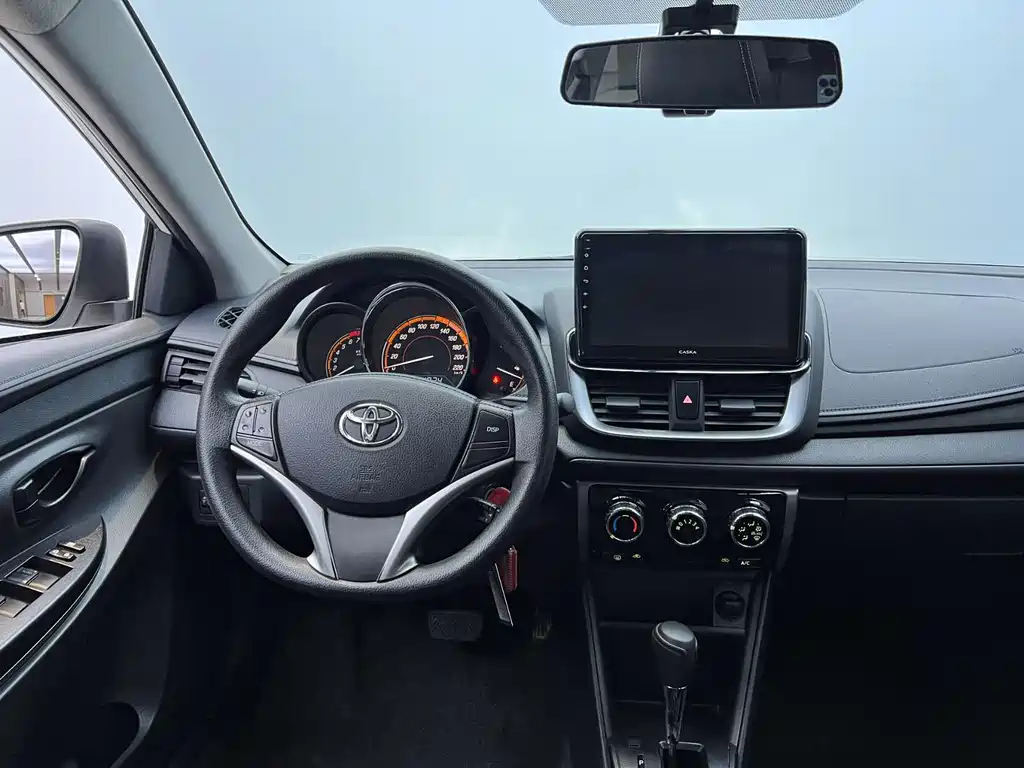 Toyota Yaris L 2022 — фото 22
