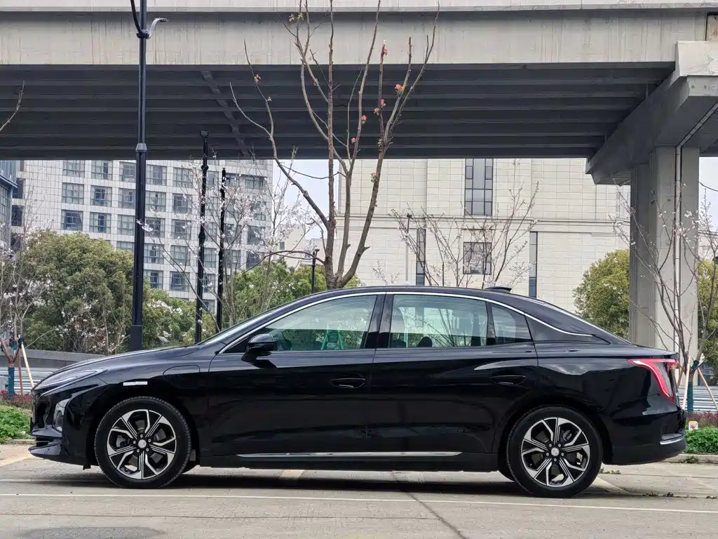 Hongqi E-QM5 2024 — фото 7