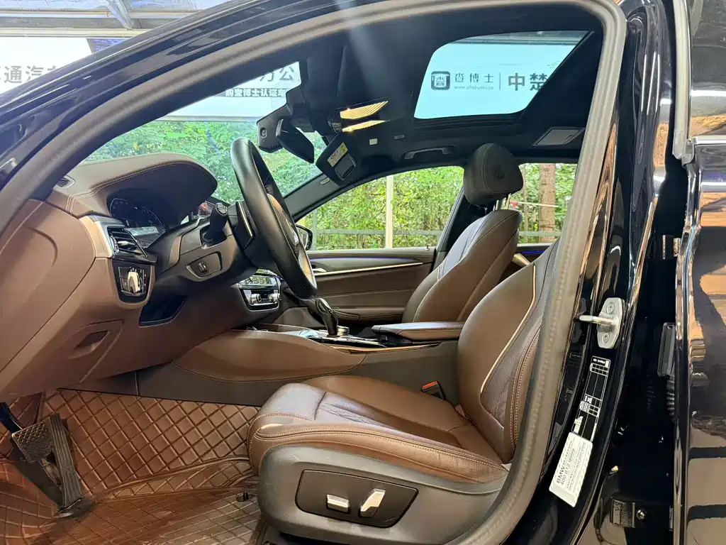 BMW 5 Series 2023 — фото 16