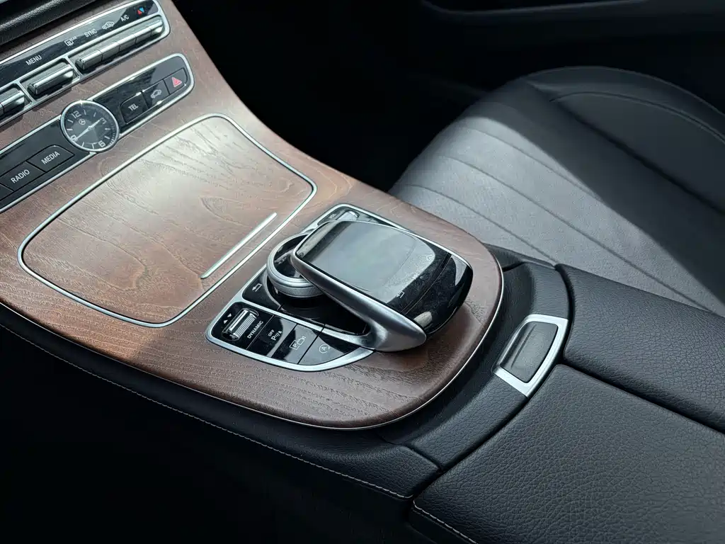 Mercedes-Benz E-Class 2018 — фото 12