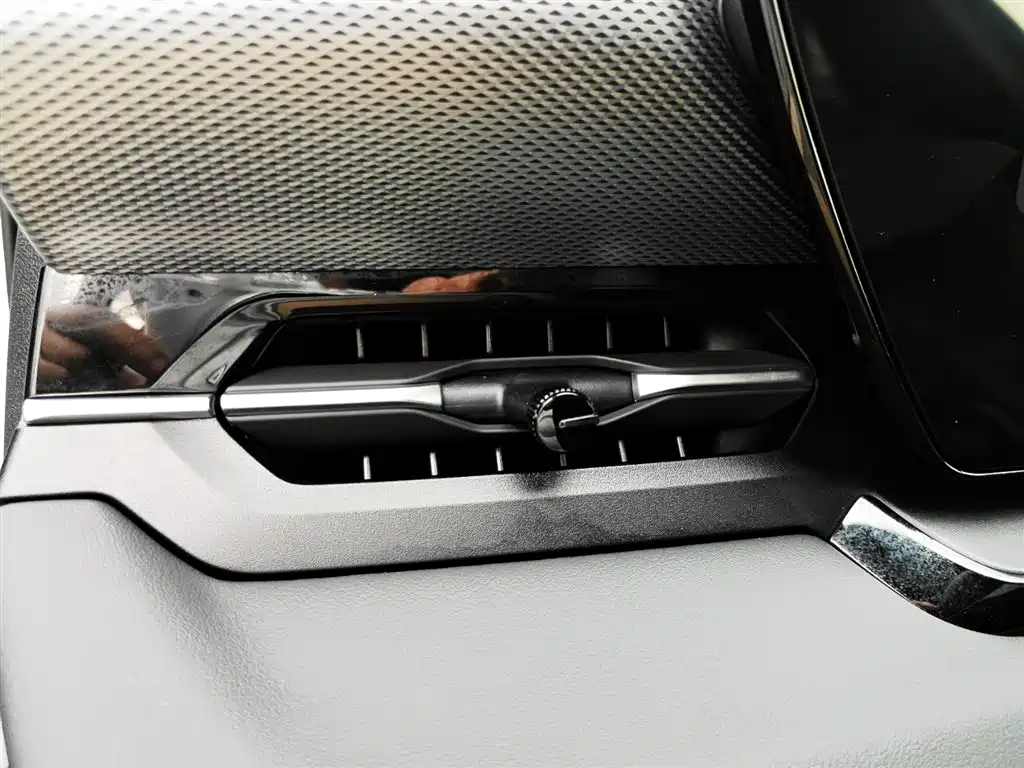 Audi Q6L e-tron 2025 — фото 9