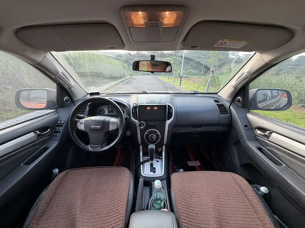 Isuzu MU-X 2015 — фото 8