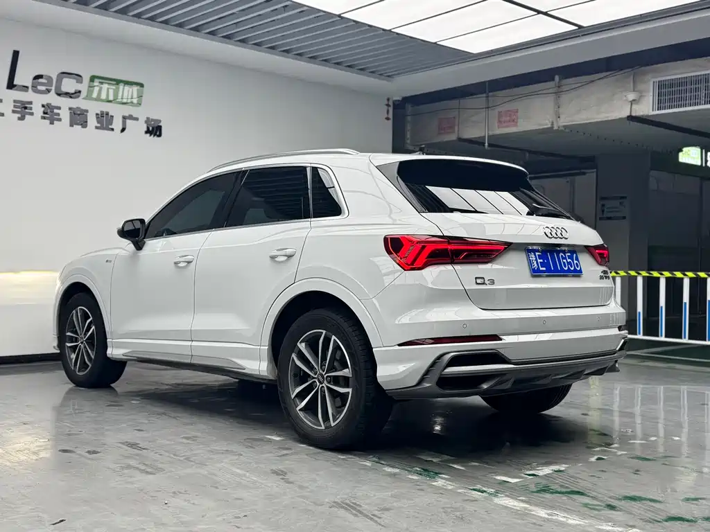 Audi Q3 2023 — фото 12