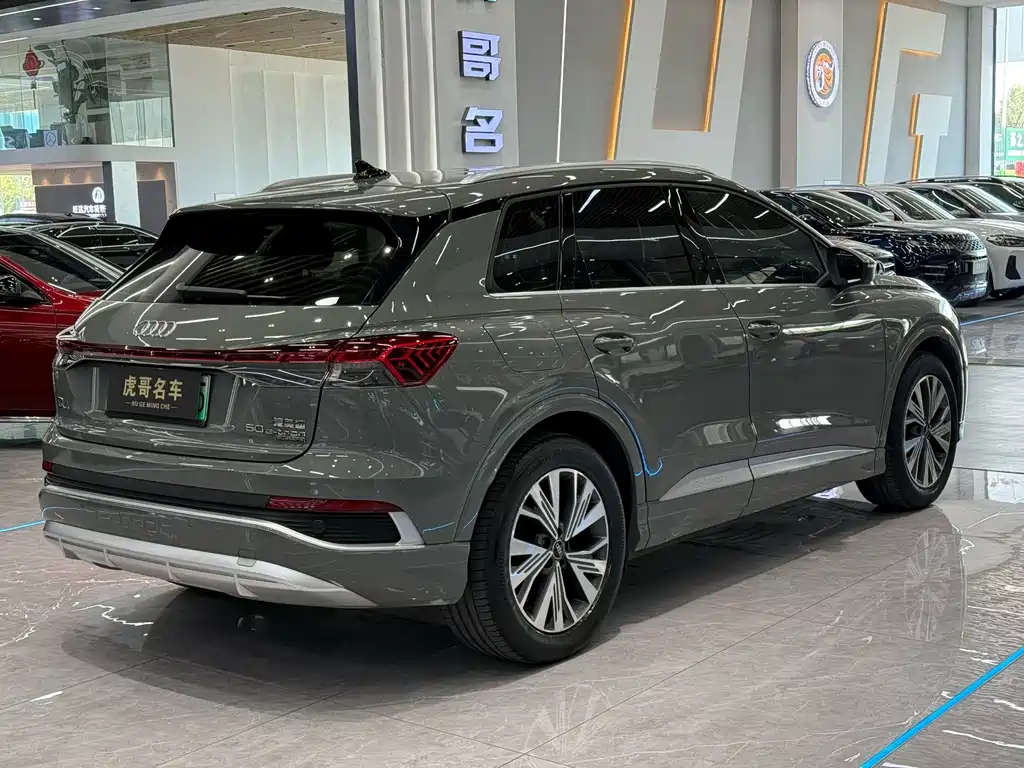 Audi Q4 e-tron 2024 — фото 7
