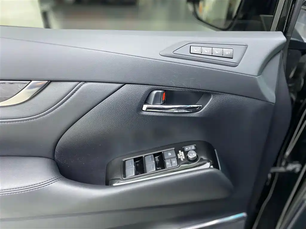 Toyota Vellfire 2023 — фото 21