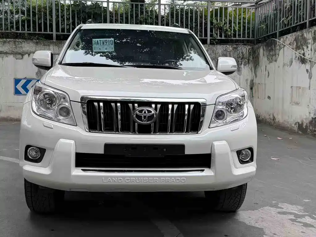 Toyota Prado 2012 — фото 2