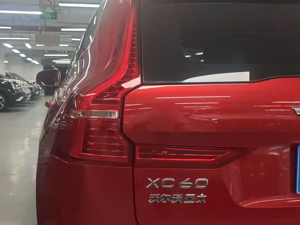 Volvo XC60 2018 — фото 14