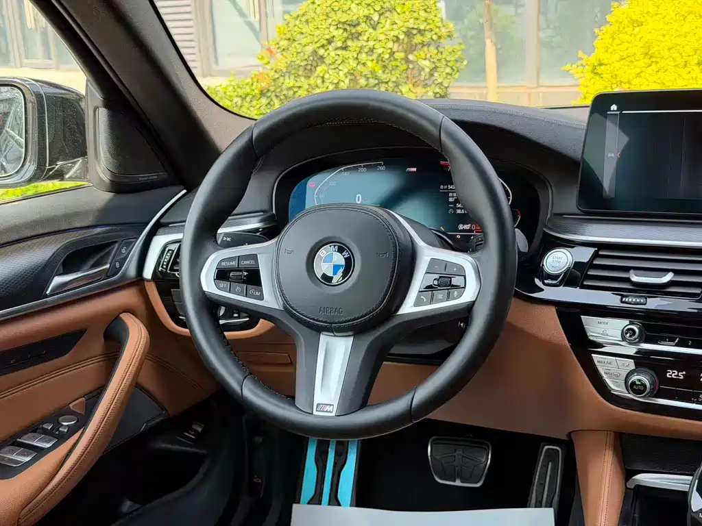 BMW 5 Series 2023 — фото 10
