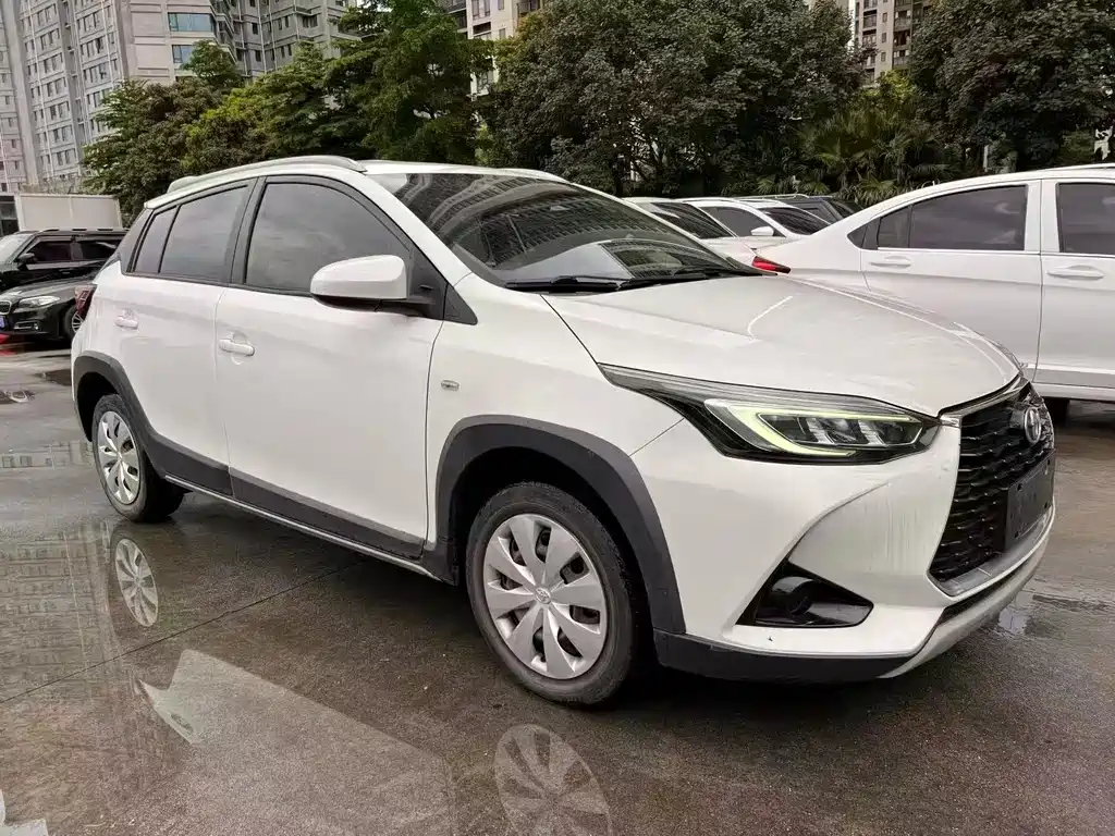 Toyota Yaris L 2022 — фото 3