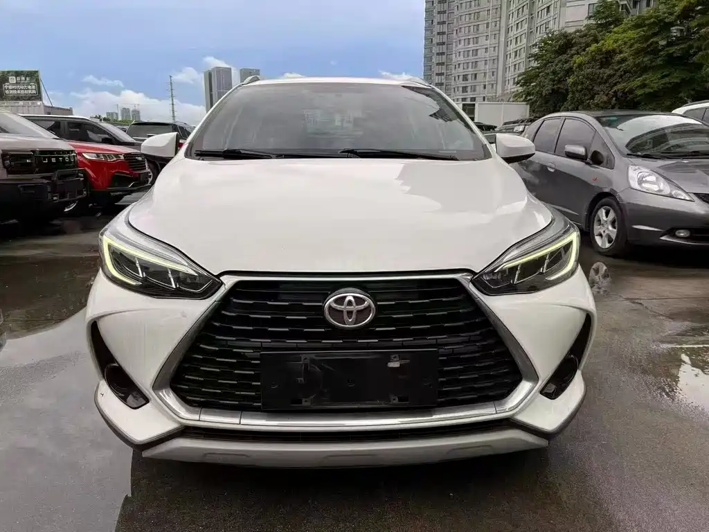 Toyota Yaris L 2022 — фото 2