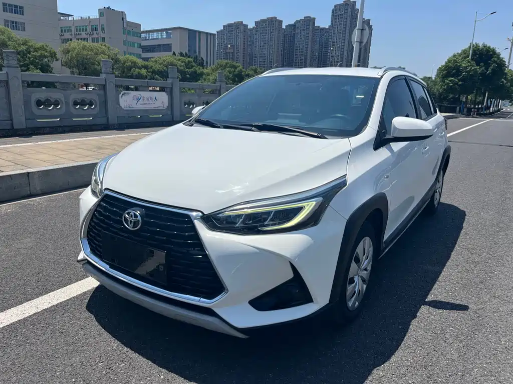 Toyota Yaris L 2020 — фото 1