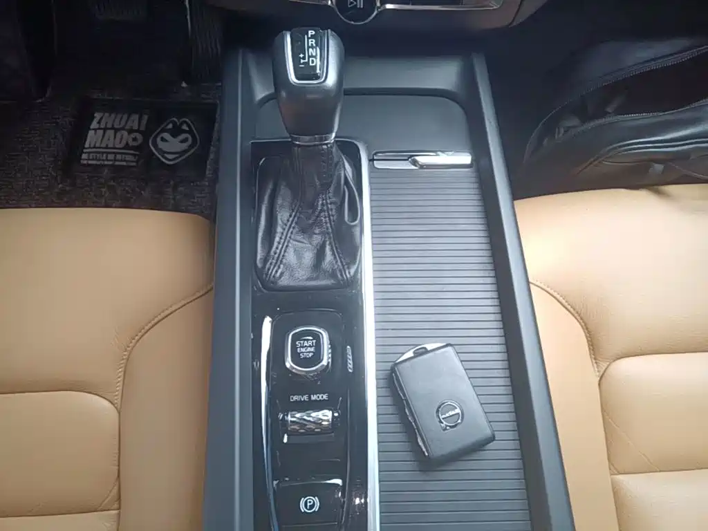Volvo XC60 2018 — фото 14