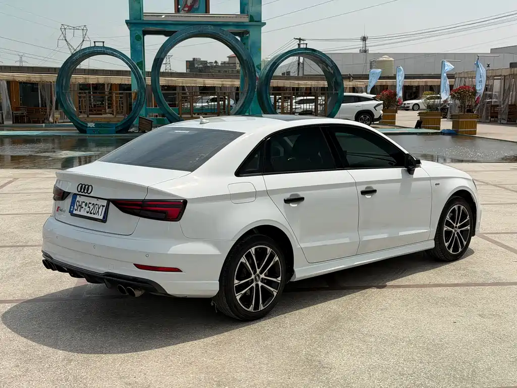 Audi A3 2018 — фото 16