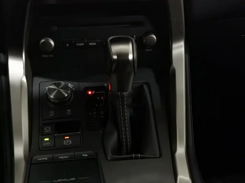 Lexus NX 2020 — фото 13