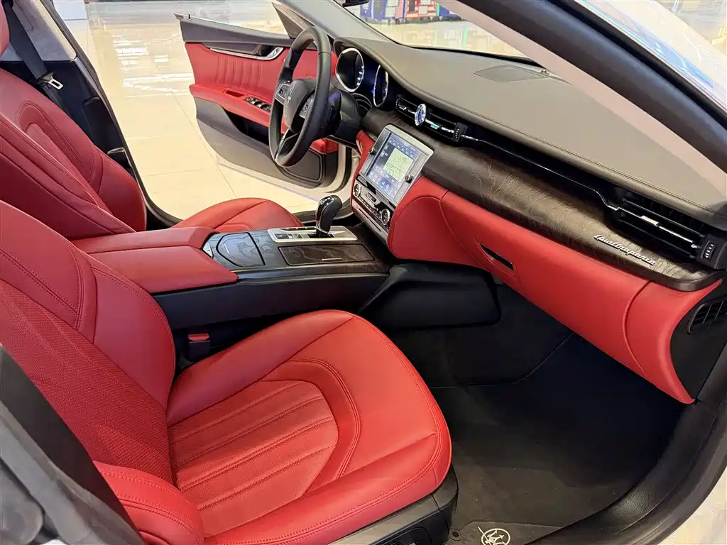 Maserati Quattroporte 2016 — фото 13